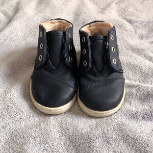 [Kids Size 5] TOMS Tiny Booties Baby Shoes Faux Shearling Fur Lined Warm Winter